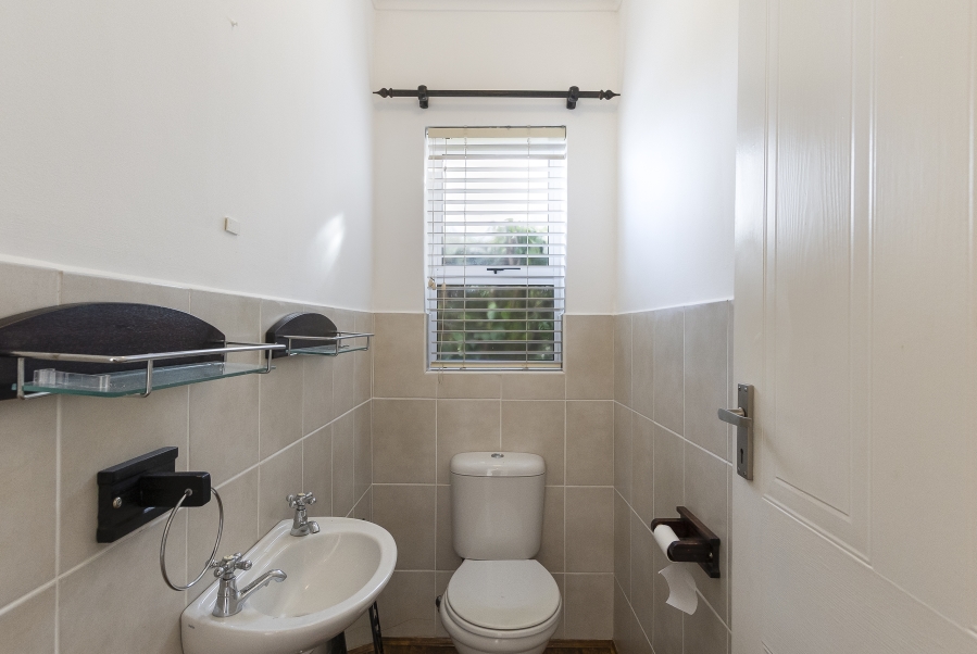 To Let 3 Bedroom Property for Rent in Fernwood Western Cape